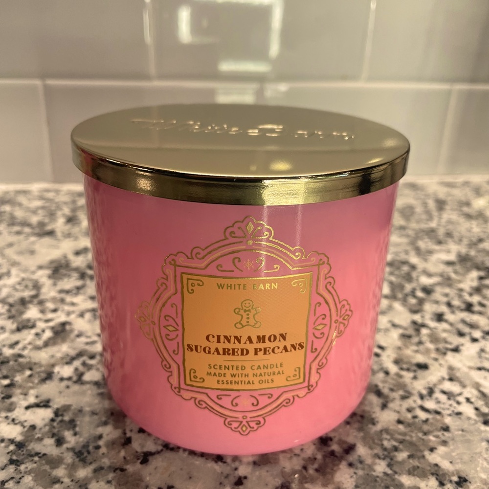 Bath & Body Works 3 wick Candle - cinnamon sugared pecans